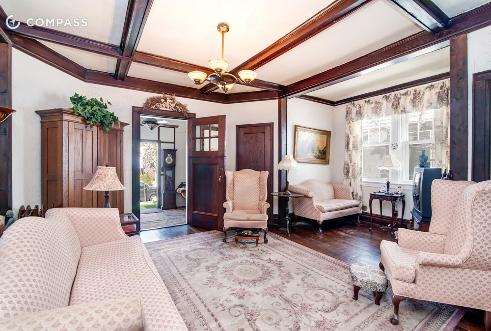 This Freestanding Home in Manhattan Beach is Fit for a Hobbit 6sqft