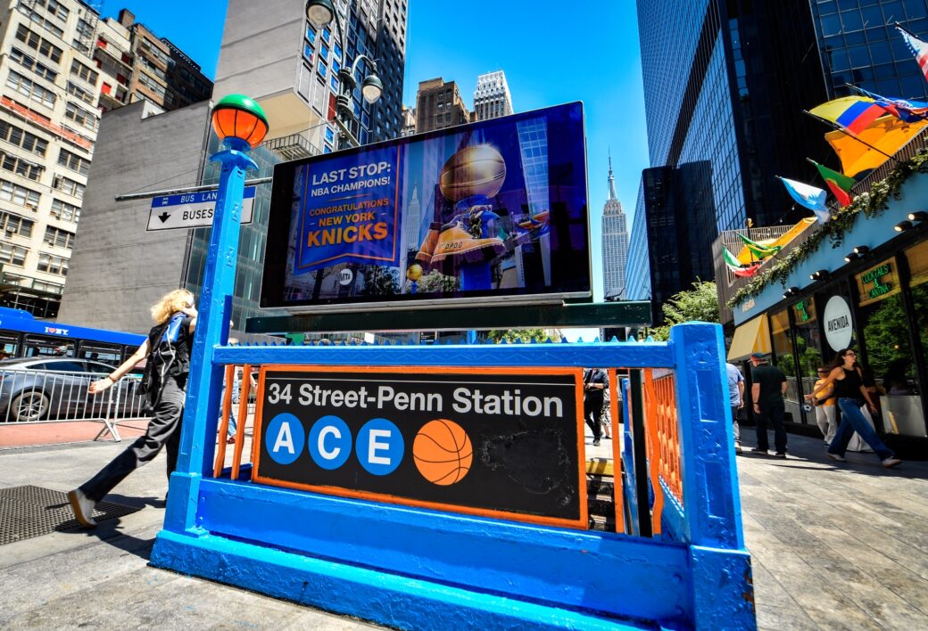 Knicks-themed Penn Station subway entrance will stay orange and blue through next season